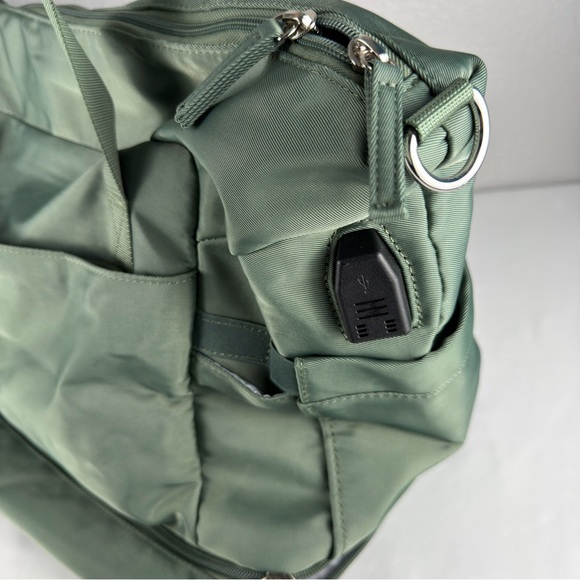 ETRONIK Gym Bag for Women, 45L Carry On Travel Duffel Bag with Shoes Compartment - Picture 7 of 11